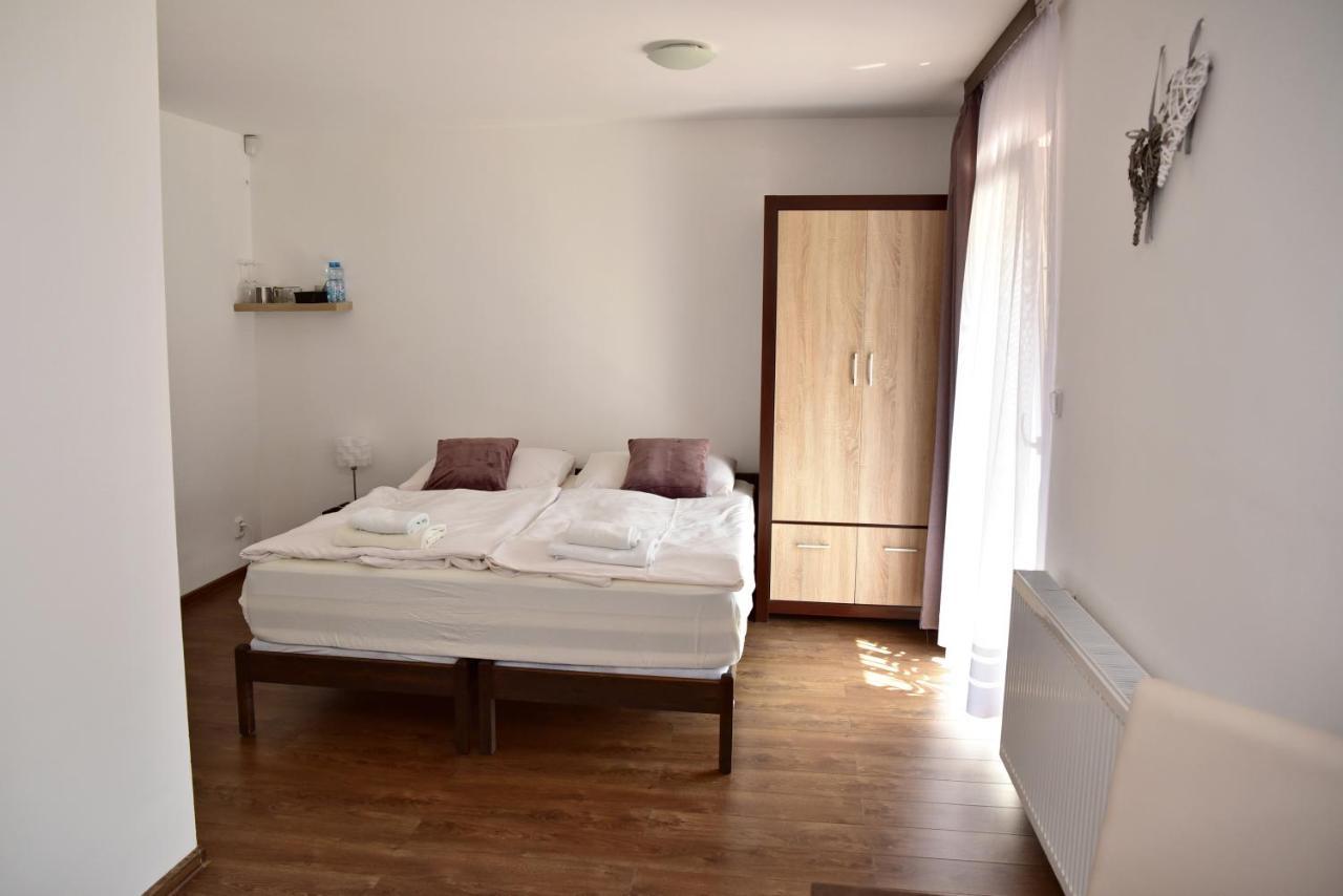 Pension U Krbu Mikulov v Krusnych Horach ภายนอก รูปภาพ