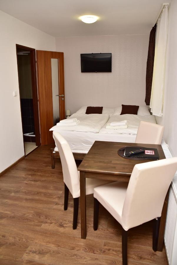 Pension U Krbu Mikulov v Krusnych Horach ภายนอก รูปภาพ