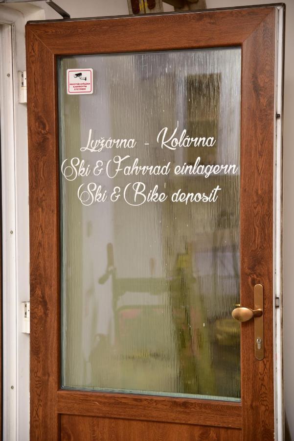 Pension U Krbu Mikulov v Krusnych Horach ภายนอก รูปภาพ