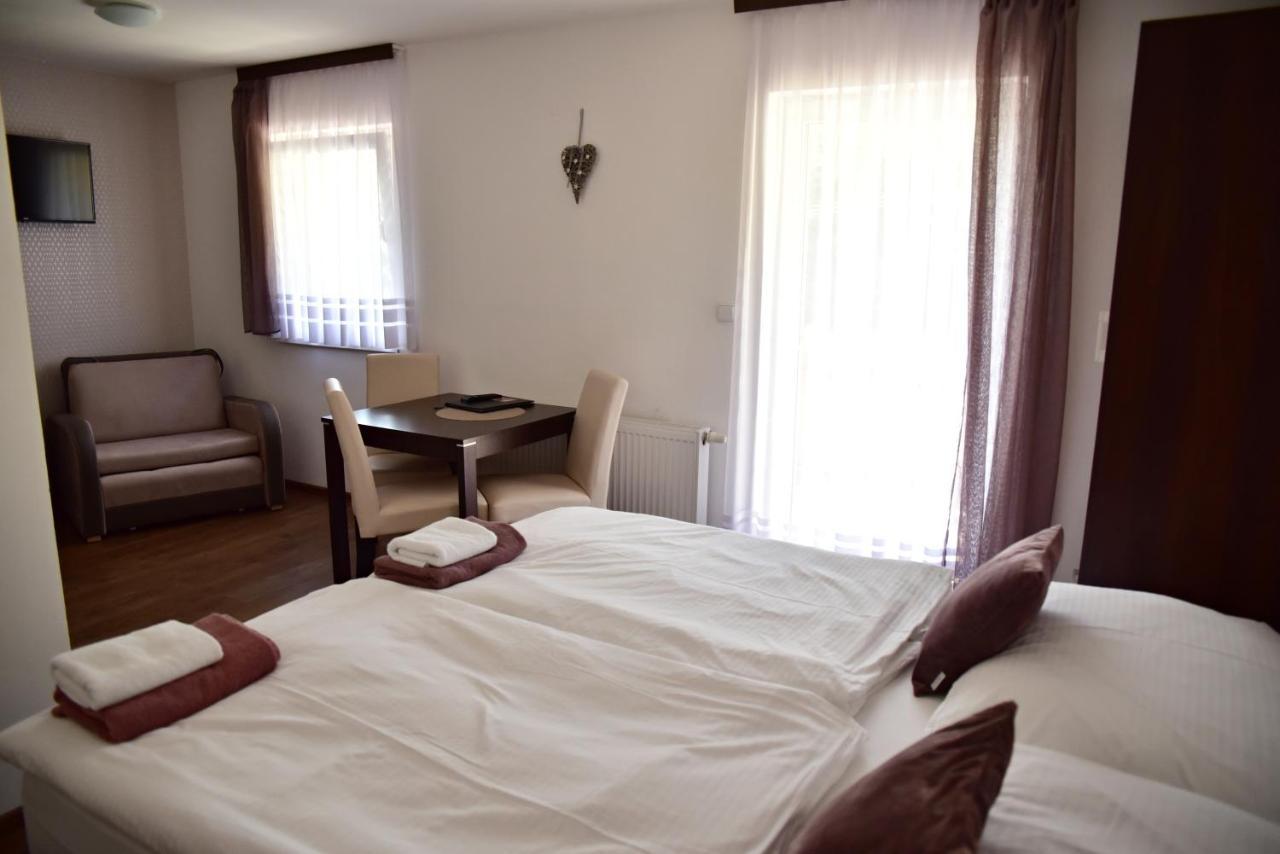 Pension U Krbu Mikulov v Krusnych Horach ภายนอก รูปภาพ