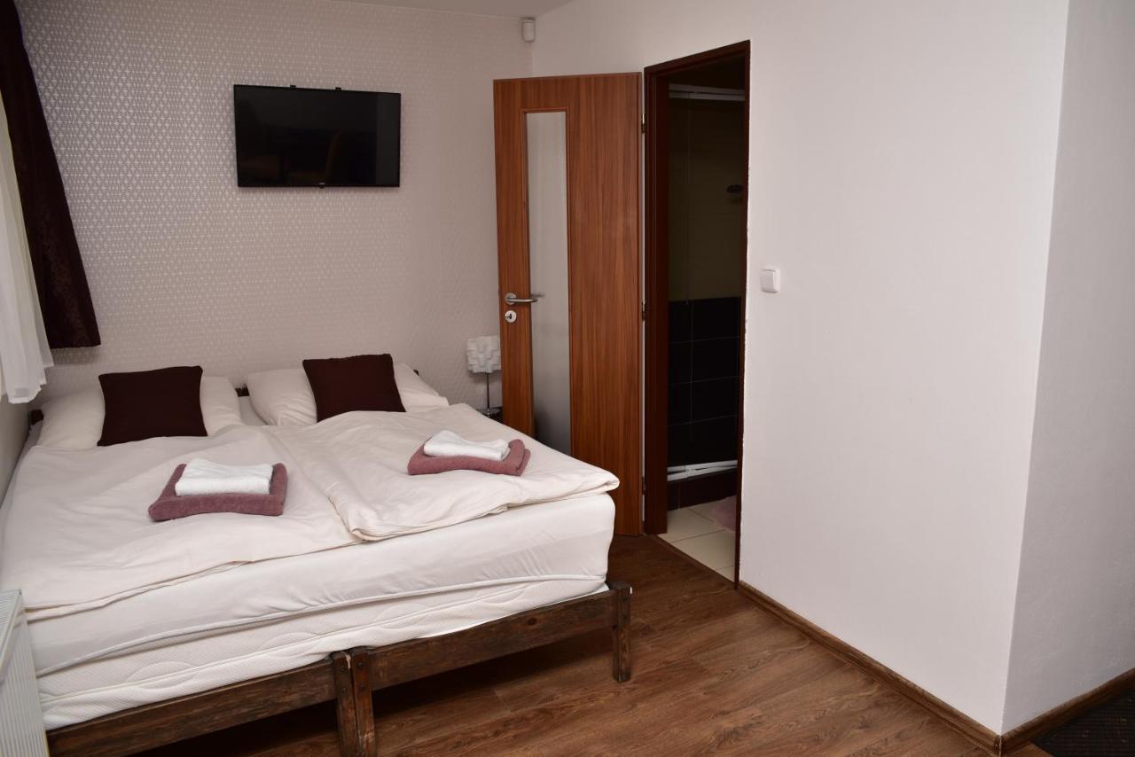 Pension U Krbu Mikulov v Krusnych Horach ภายนอก รูปภาพ