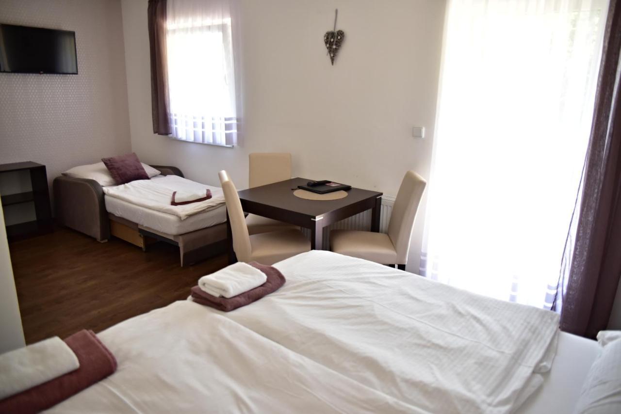 Pension U Krbu Mikulov v Krusnych Horach ภายนอก รูปภาพ
